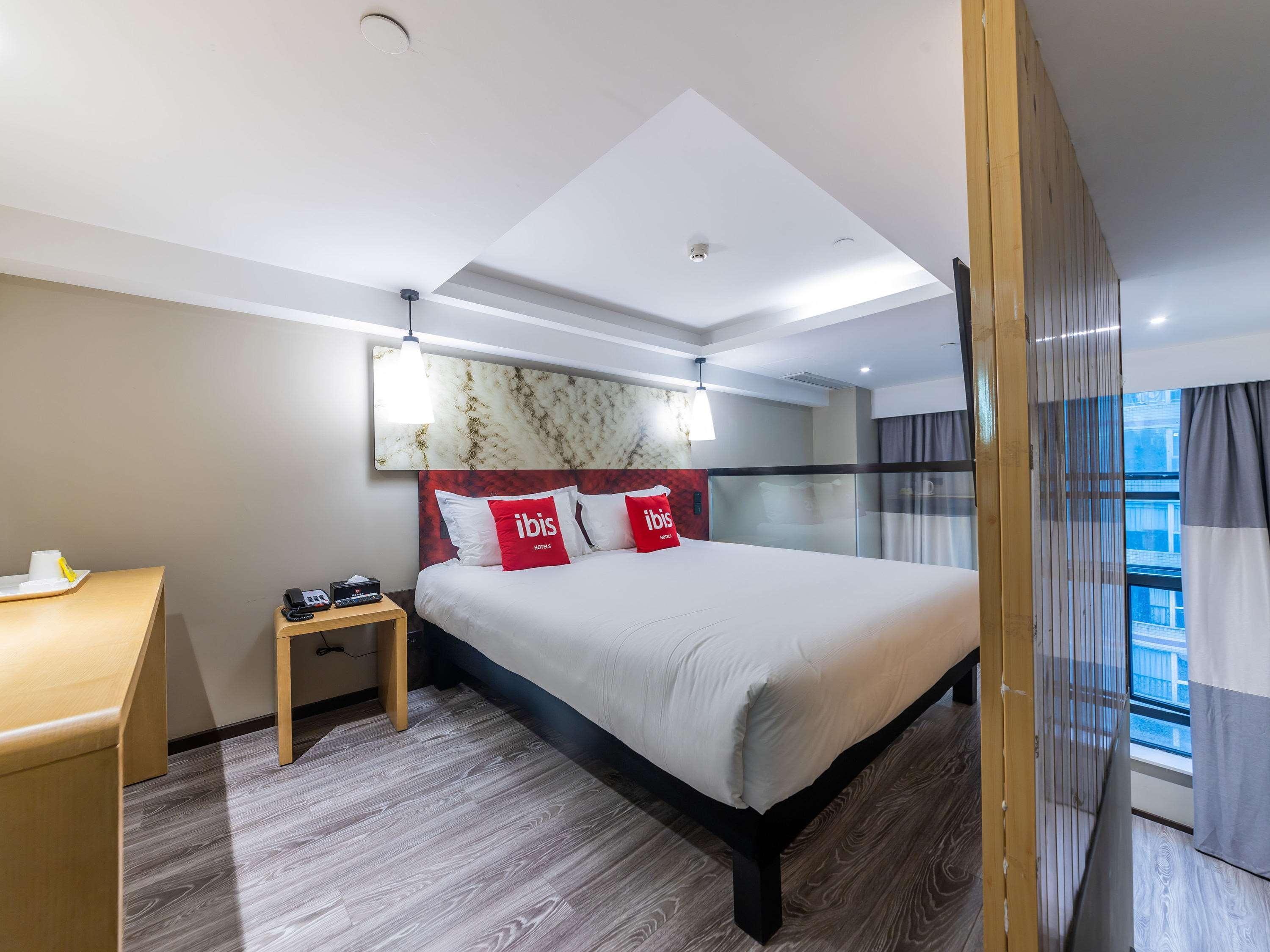 ไอบิส ฉงชิง เจียฟ่างเป่ย เพเดสเตรียน สตรีท โฮเต็ล Hotel ฉงชิ่ง ภายนอก รูปภาพ